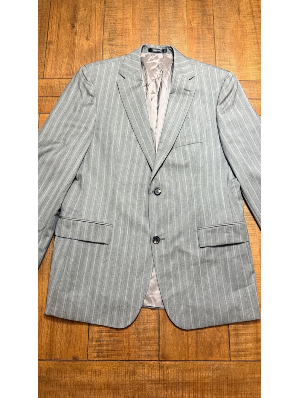Hugo Boss Men’s 42R Gray Pinstripe Blazer Sport Coat 2 Button Made in Turkey